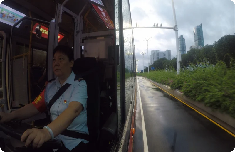 方向项目中的公交司机与城市道路